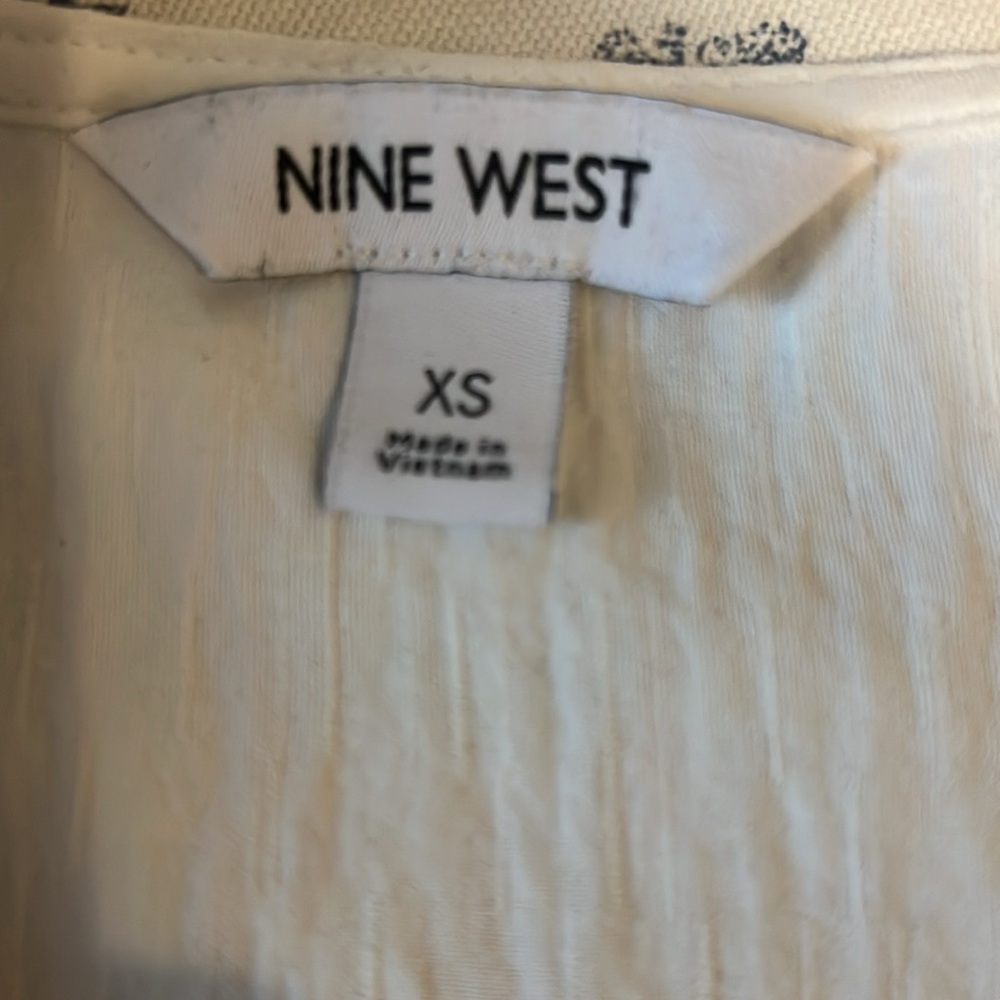 Nine West V Neck Surplice Blouse in White, Size XSmall, EUC - Picture 15 of 17
